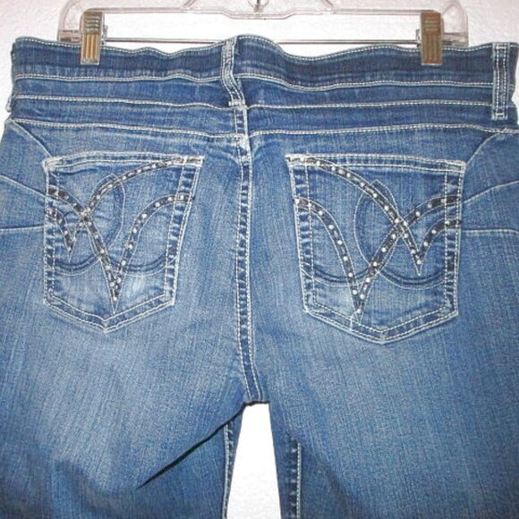 Wrangler Q-Baby Booty Up Jean Shorts Size 12 Bermuda Cut Offs Stretch Denim Stud - Picture 1 of 10